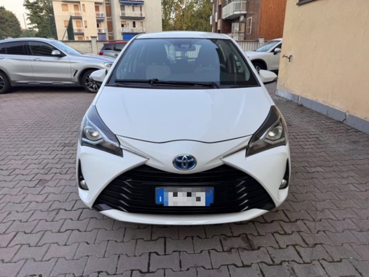 Toyota Yaris 1.5 5 porte Active (2)