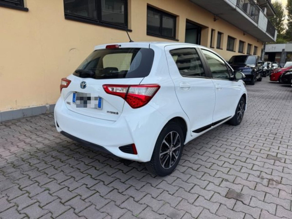 Toyota Yaris 1.5 5 porte Active (4)