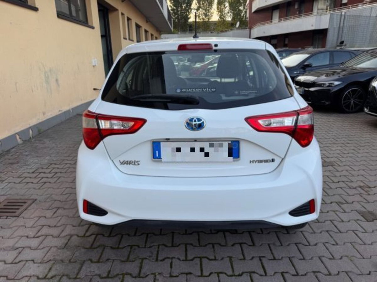 Toyota Yaris 1.5 5 porte Active (6)