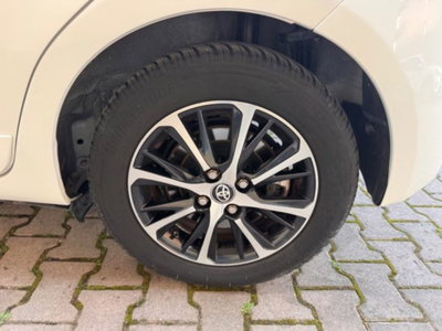 Toyota Yaris 1.5 5 porte Active (7)