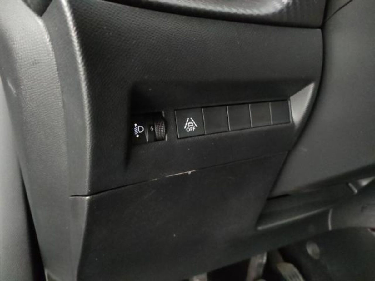 Peugeot 2008 PureTech 100 S&S Allure Pack (6)