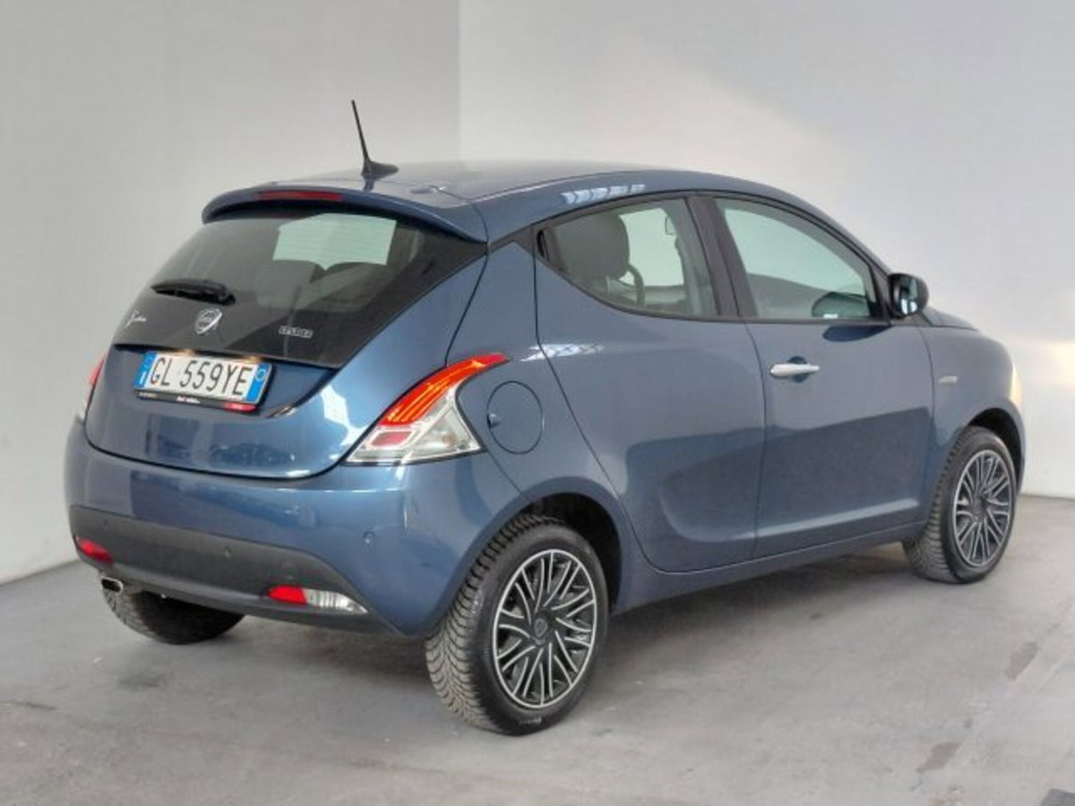 Lancia Ypsilon 1.0 FireFly 5 porte S&S Hybrid Gold Plus (7)