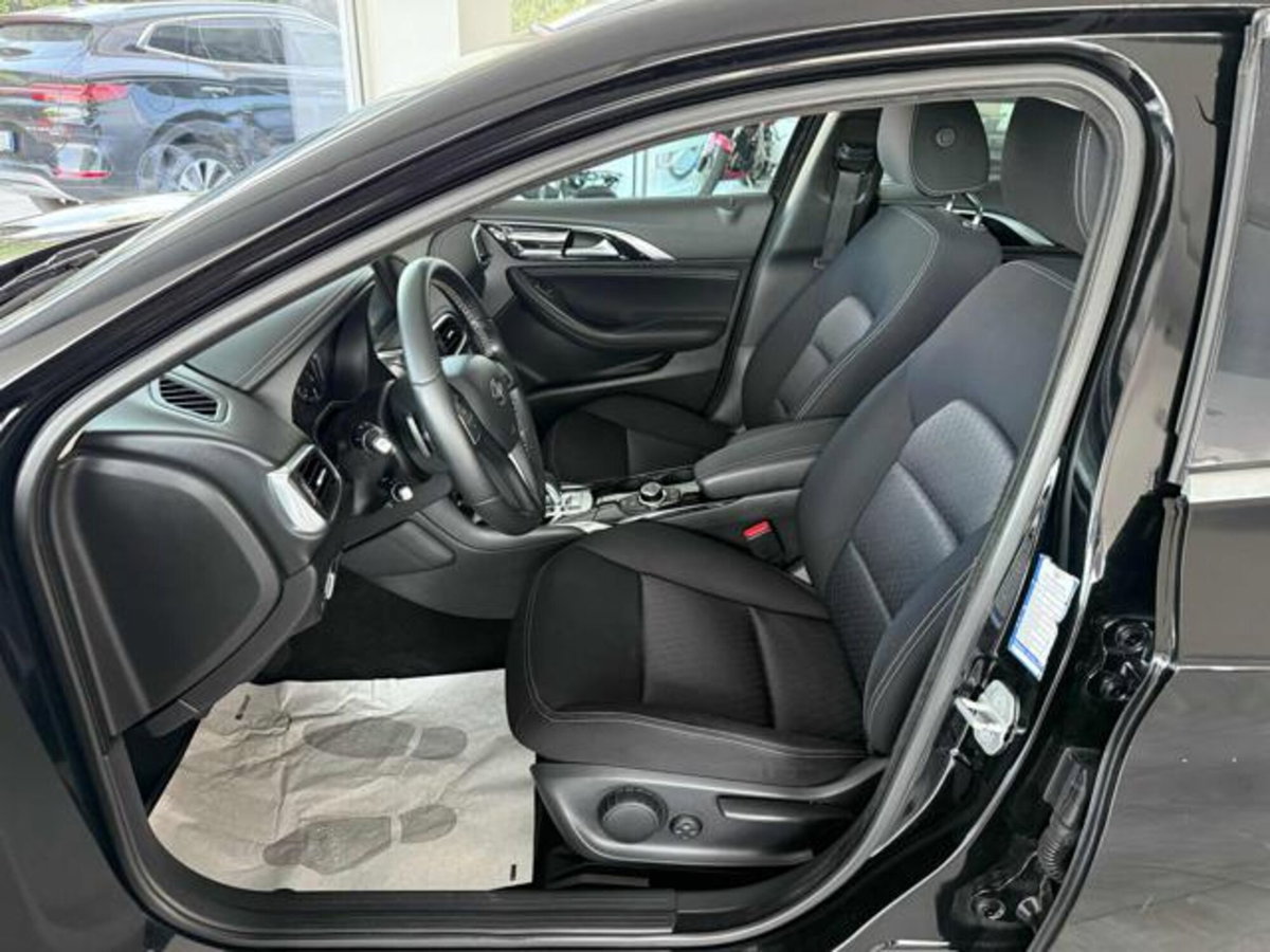 Infiniti Q30 2.2 diesel DCT Premium (8)