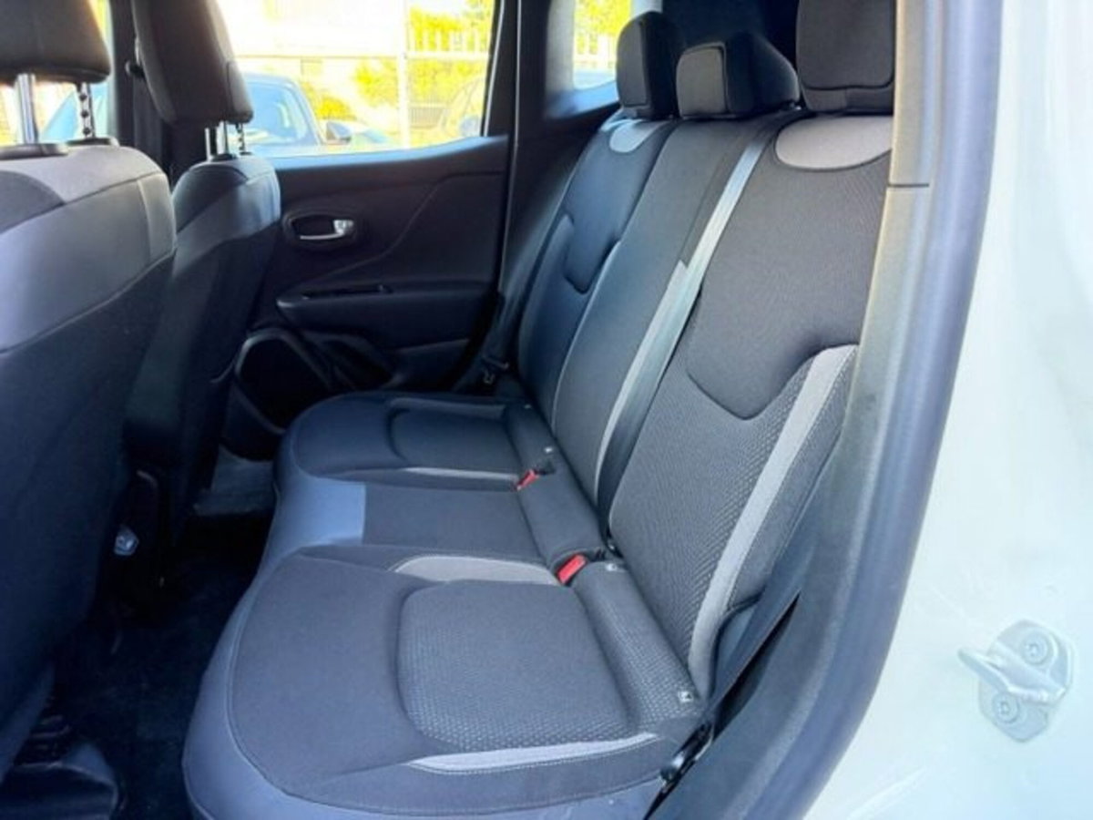 Jeep Renegade 1.3 T4 190CV PHEV 4xe AT6 Limited (7)