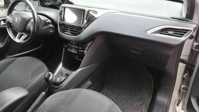 Peugeot 208 82 5 porte Allure (10)