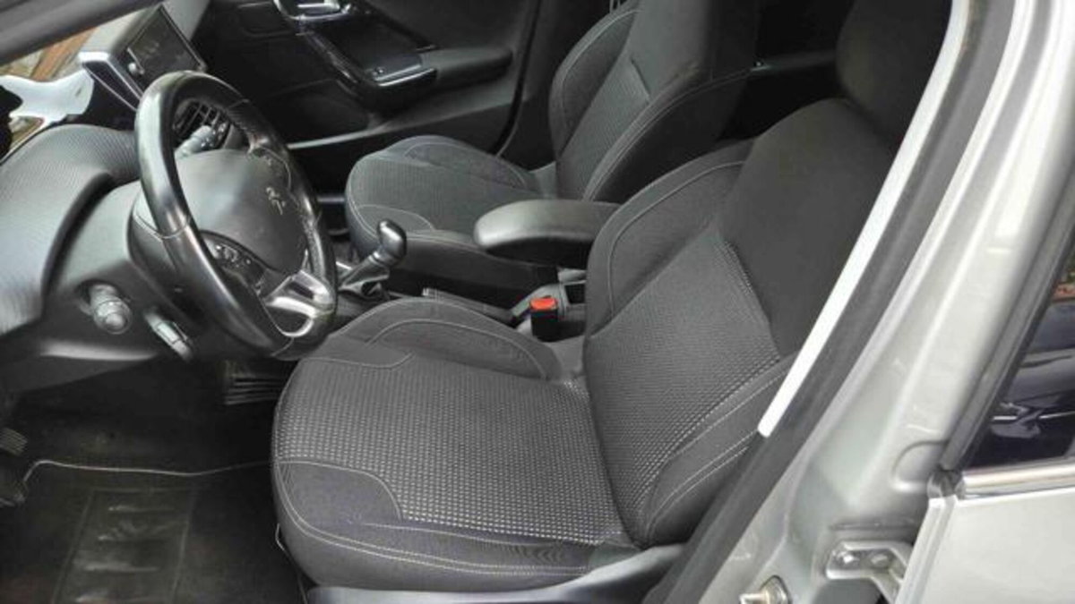 Peugeot 208 82 5 porte Allure (7)