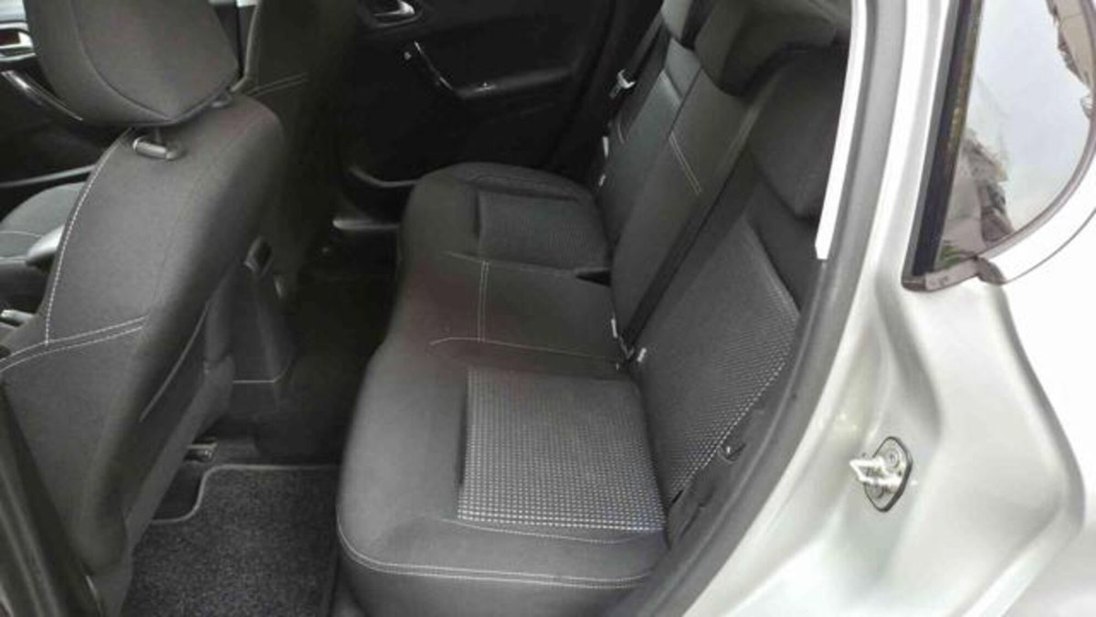 Peugeot 208 82 5 porte Allure (8)