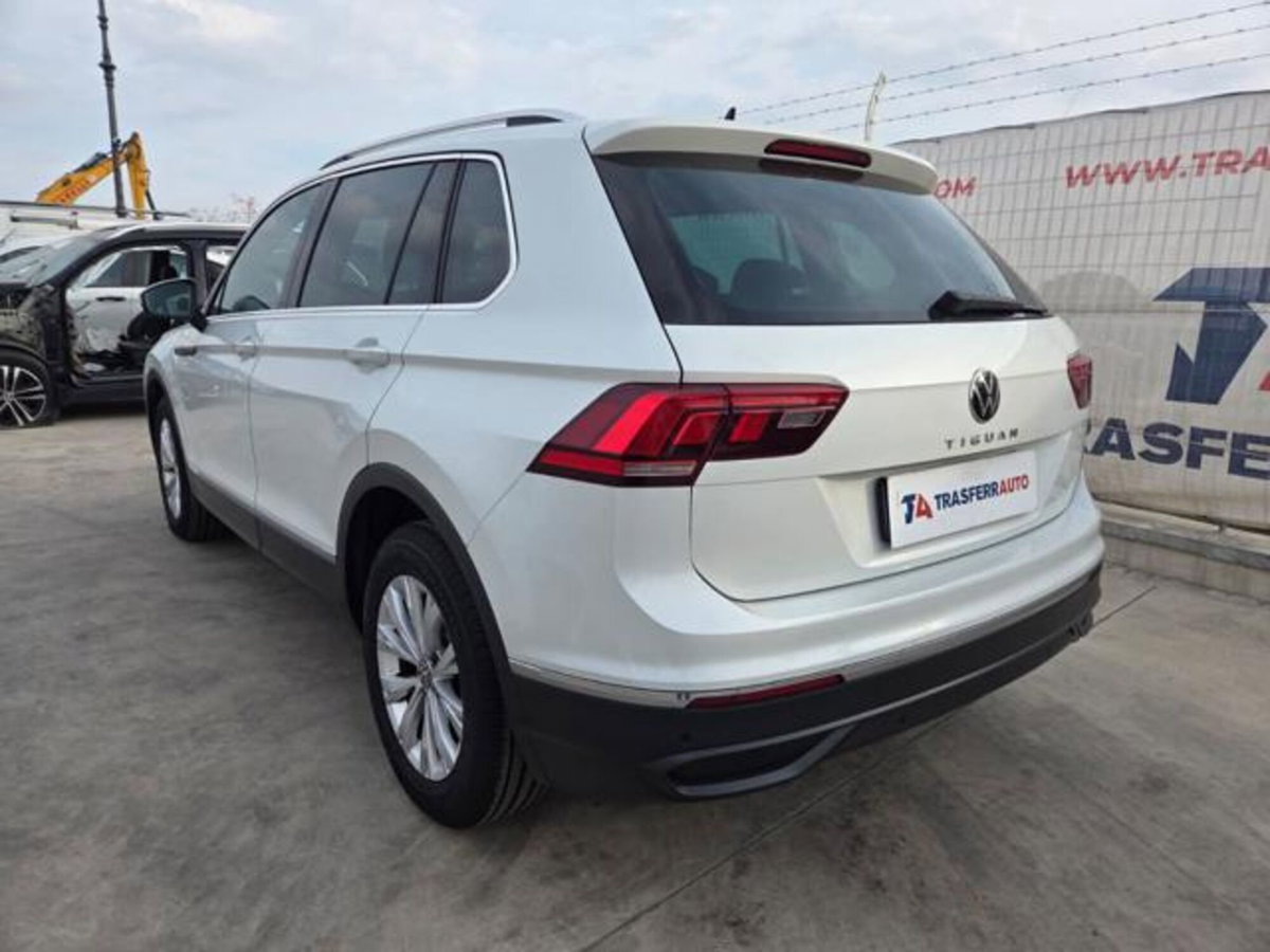 Volkswagen Tiguan 2.0 TDI 150 CV SCR DSG 4MOTION Life (3)