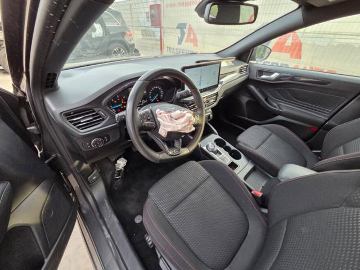 Ford Focus Station Wagon 1.5 EcoBlue 115 CV automatico SW ST-Line Design (10)