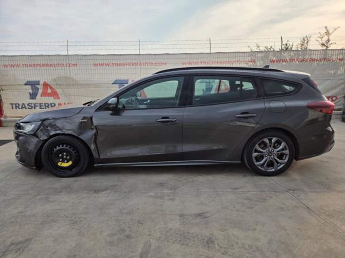 Ford Focus Station Wagon 1.5 EcoBlue 115 CV automatico SW ST-Line Design (2)