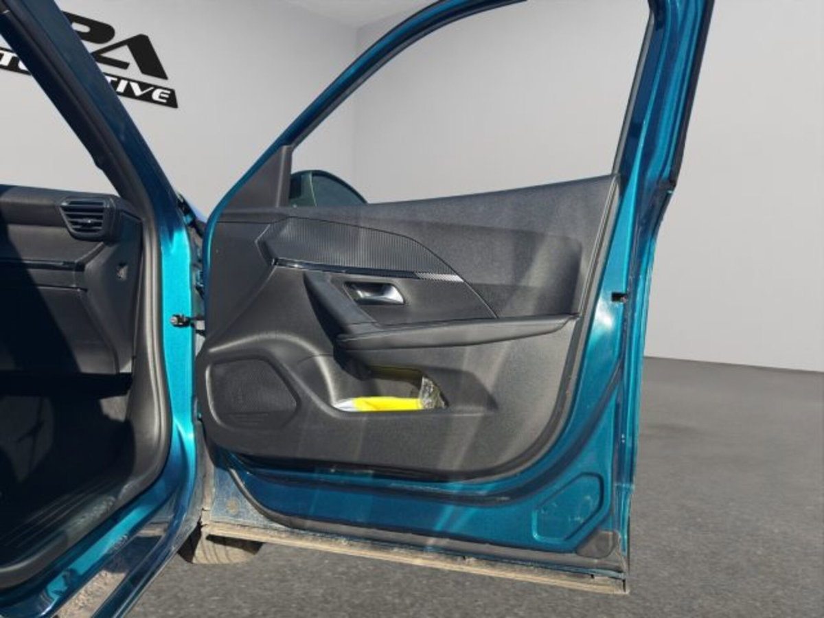Peugeot 2008 PureTech 100 S&S Allure (17)