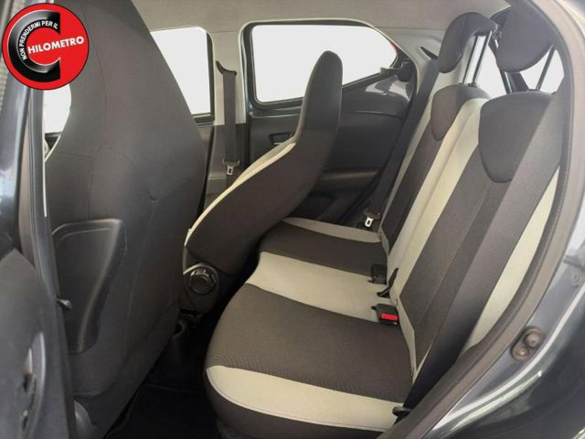 Toyota Aygo 1.0 VVT-i 69 CV 5 porte x-clusiv (10)
