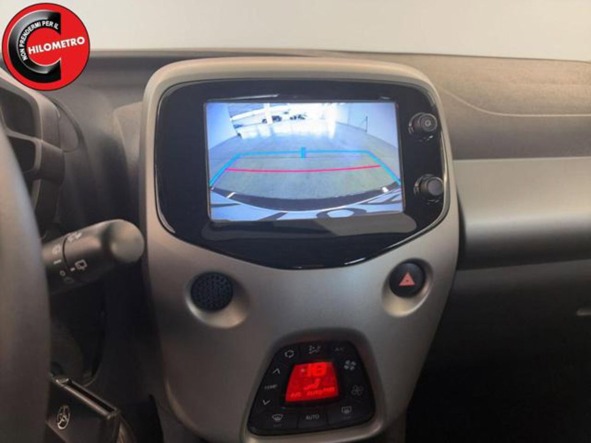 Toyota Aygo 1.0 VVT-i 69 CV 5 porte x-clusiv (12)