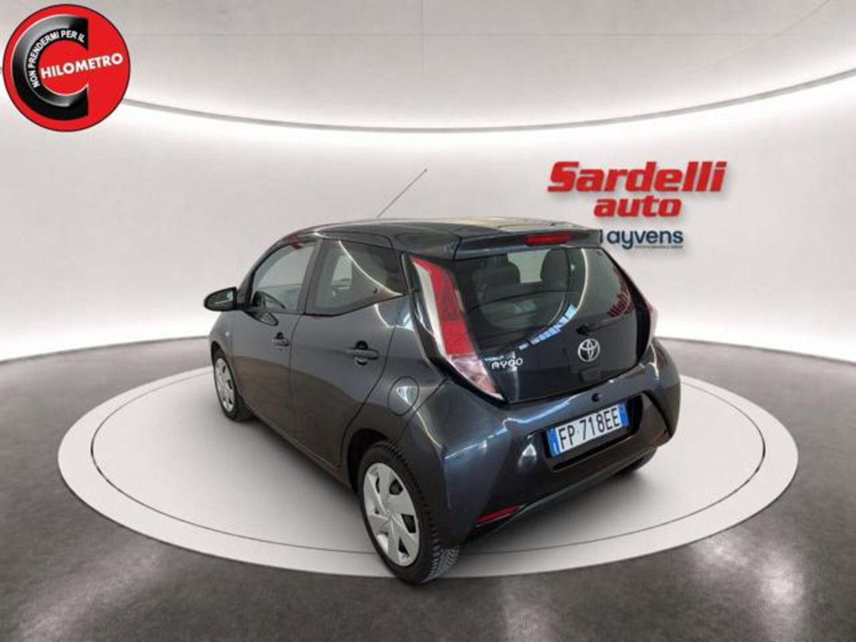 Toyota Aygo 1.0 VVT-i 69 CV 5 porte x-clusiv (3)