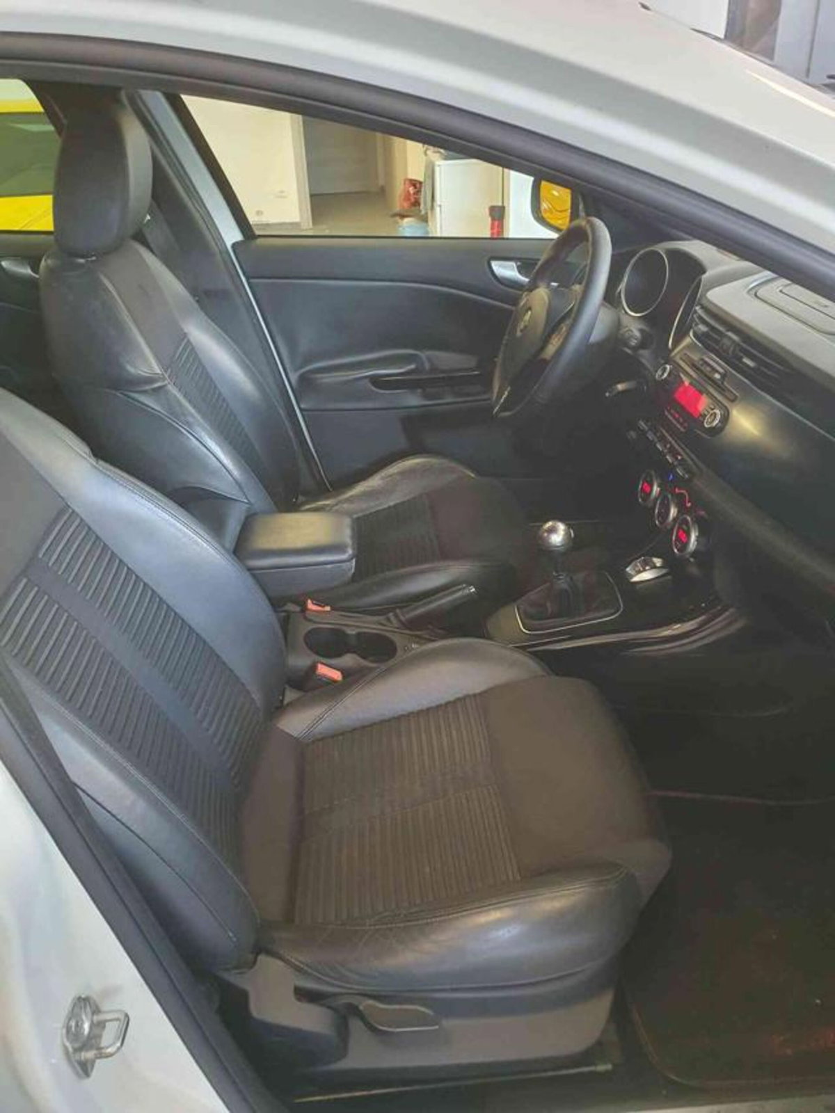 Alfa Romeo Giulietta 2.0 JTDm-2 Exclusive 140cv (10)