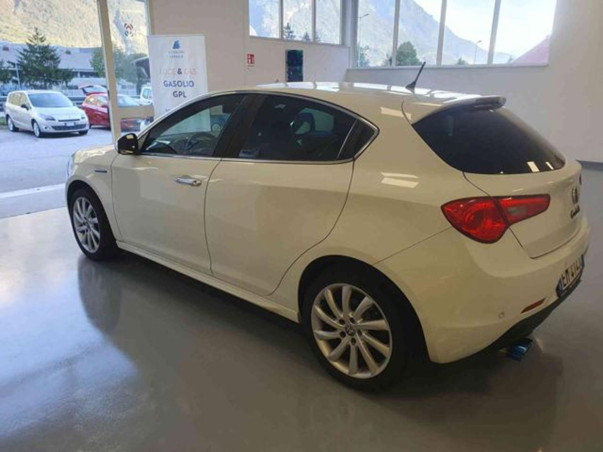 Alfa Romeo Giulietta 2.0 JTDm-2 Exclusive 140cv (4)