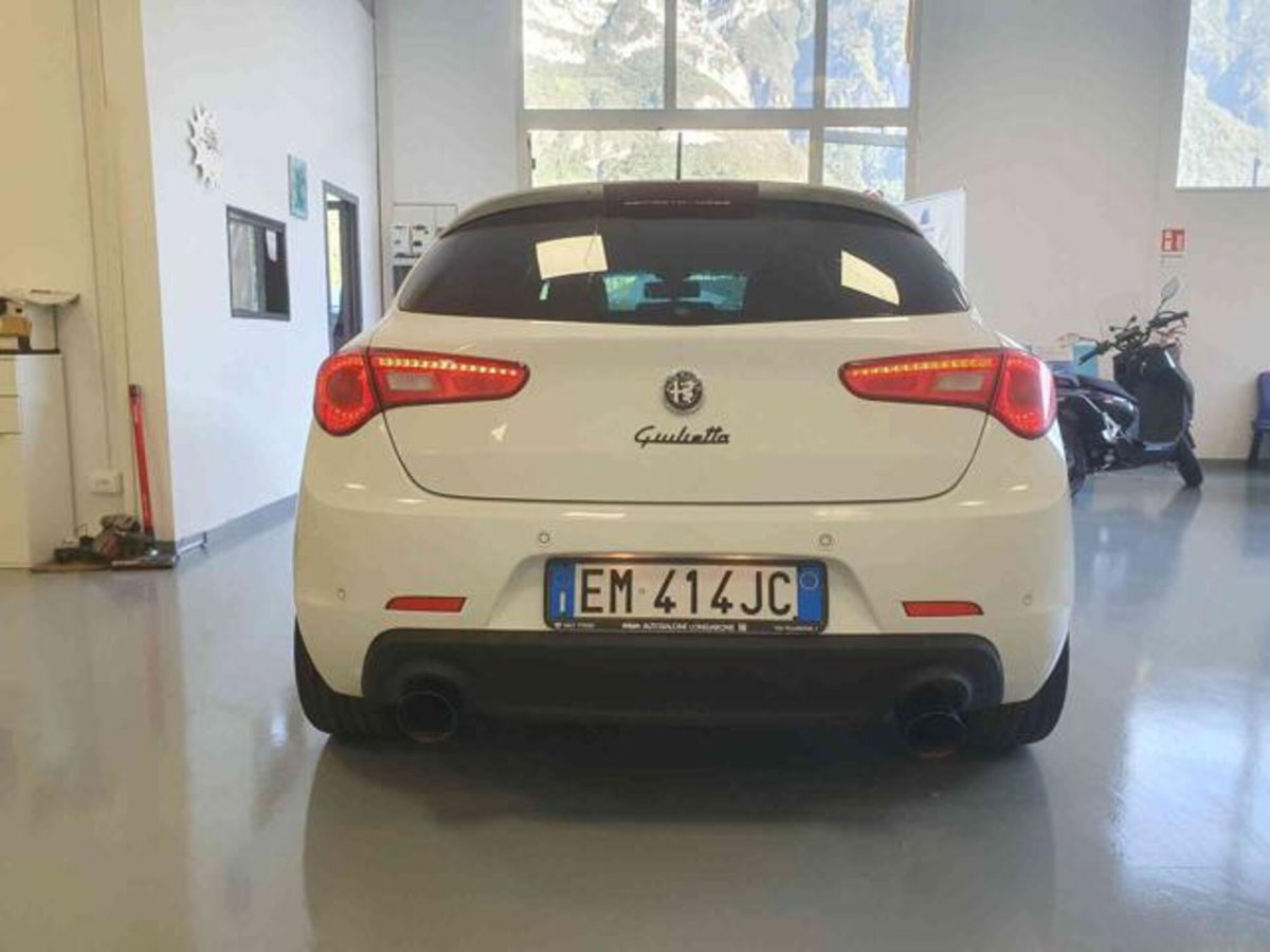 Alfa Romeo Giulietta 2.0 JTDm-2 Exclusive 140cv (5)