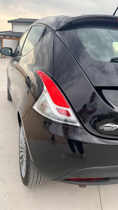 Lancia Ypsilon 1.3 MJT 16V 95 CV 5 porte S&S Silver (11)