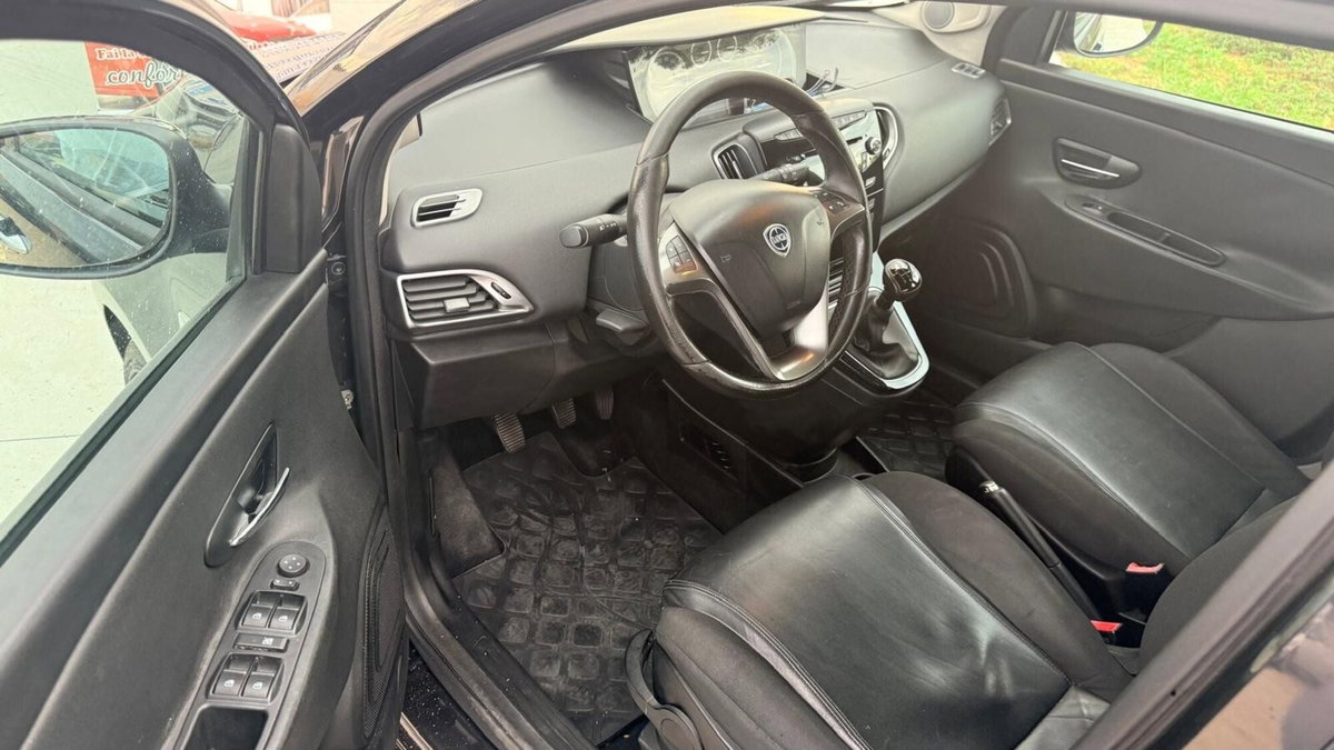 Lancia Ypsilon 1.3 MJT 16V 95 CV 5 porte S&S Silver (12)