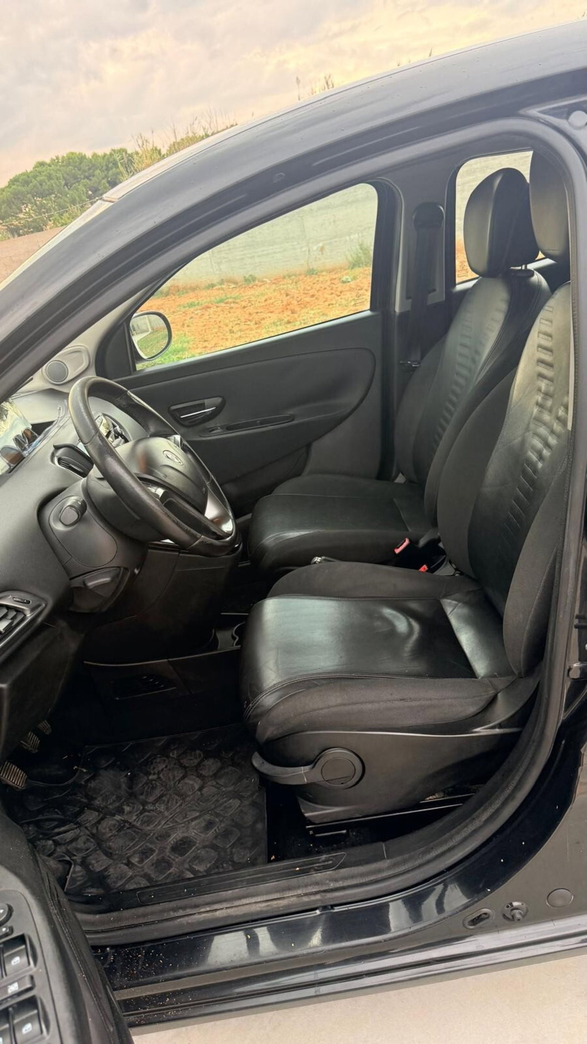 Lancia Ypsilon 1.3 MJT 16V 95 CV 5 porte S&S Silver (13)