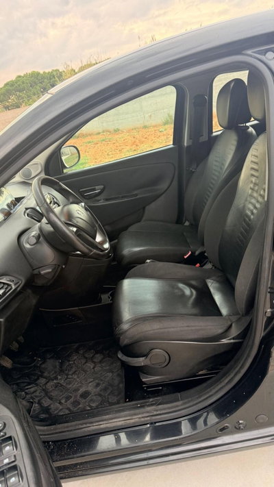 Lancia Ypsilon 1.3 MJT 16V 95 CV 5 porte S&S Silver (13)