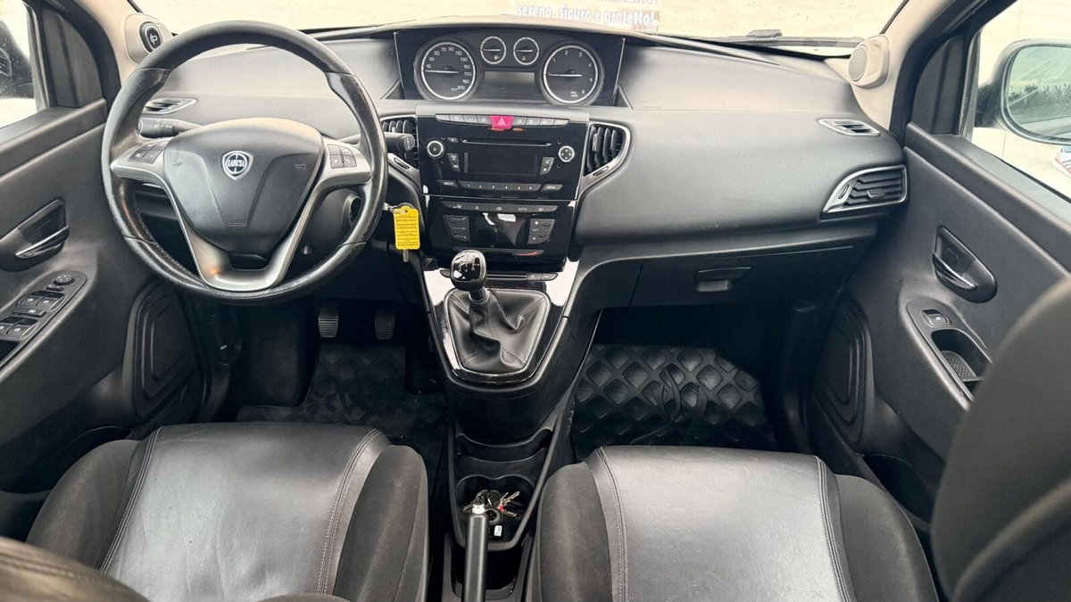Lancia Ypsilon 1.3 MJT 16V 95 CV 5 porte S&S Silver (14)