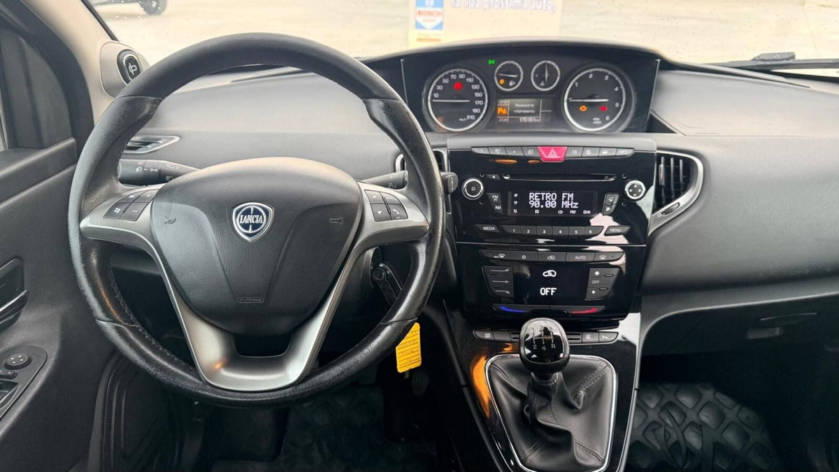 Lancia Ypsilon 1.3 MJT 16V 95 CV 5 porte S&S Silver (17)
