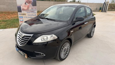 Lancia Ypsilon 1.3 MJT 16V 95 CV 5 porte S&S Silver (2)