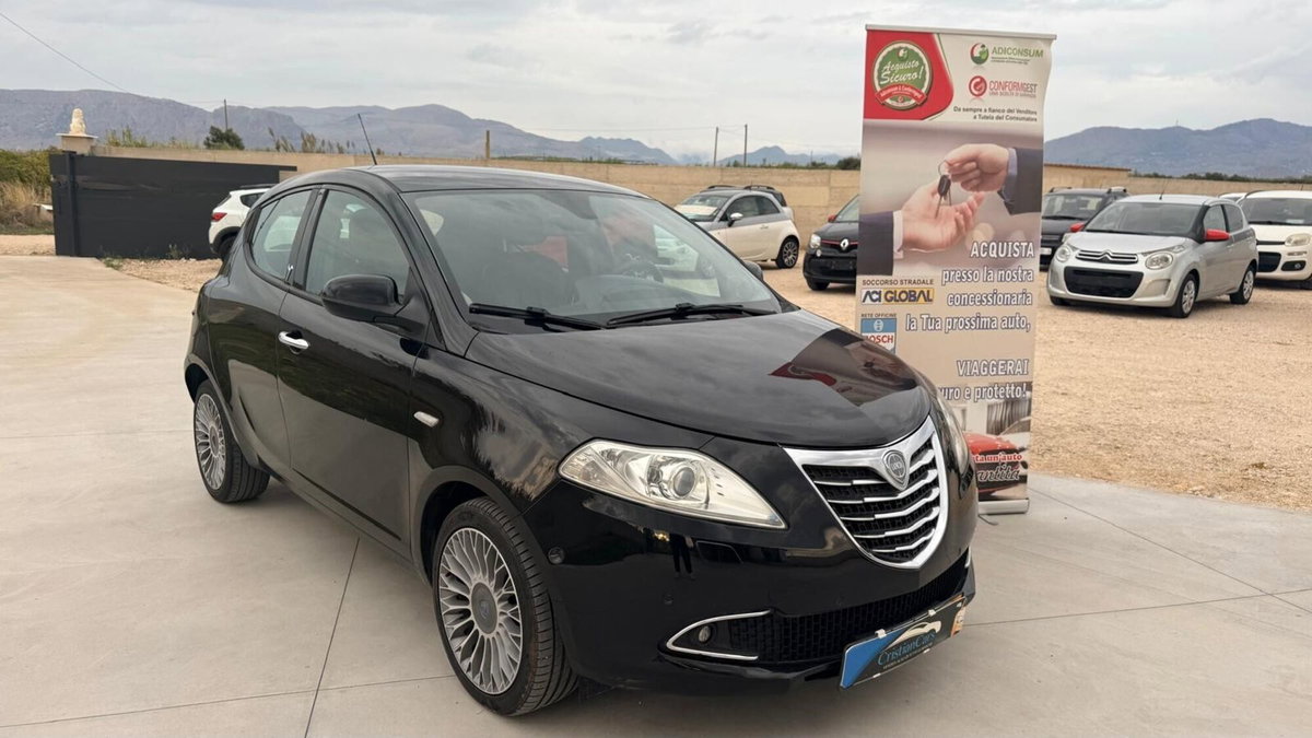 Lancia Ypsilon 1.3 MJT 16V 95 CV 5 porte S&S Silver (3)