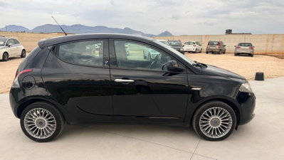 Lancia Ypsilon 1.3 MJT 16V 95 CV 5 porte S&S Silver (6)
