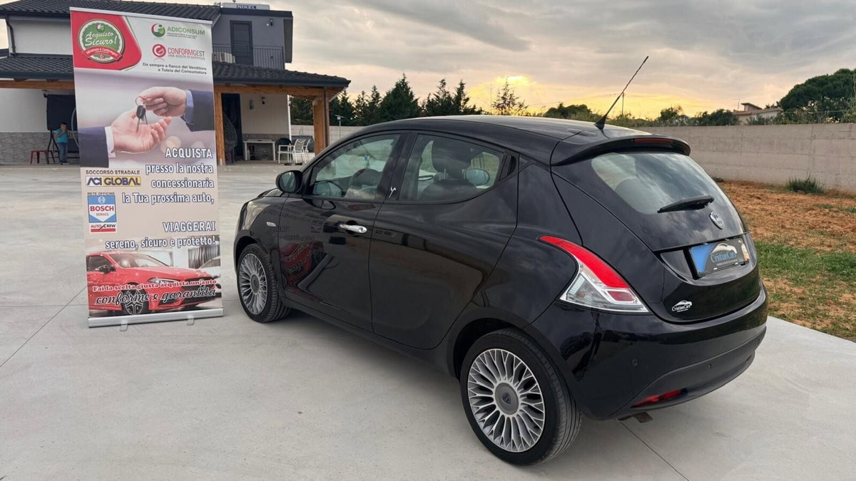 Lancia Ypsilon 1.3 MJT 16V 95 CV 5 porte S&S Silver (9)