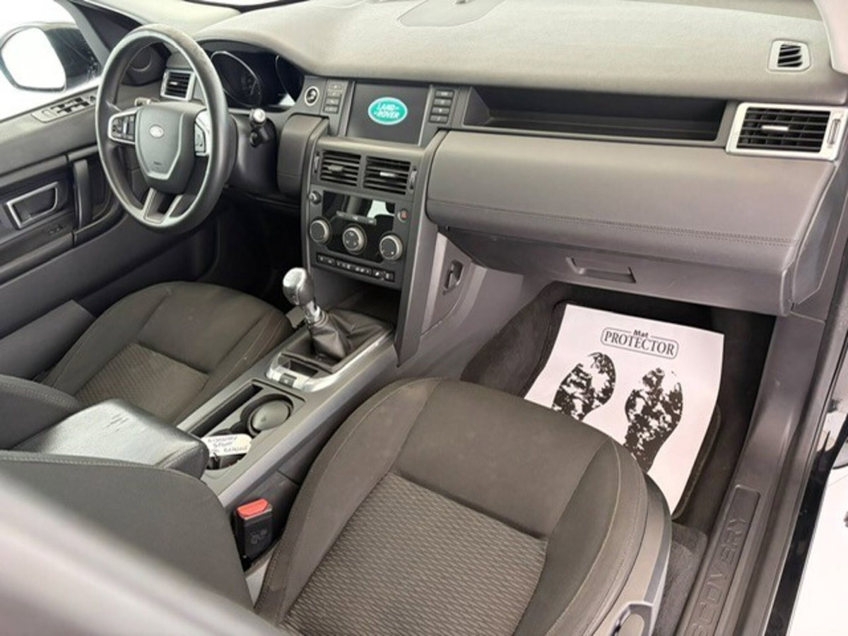 Land Rover Discovery Sport 2.2 TD4 SE (17)