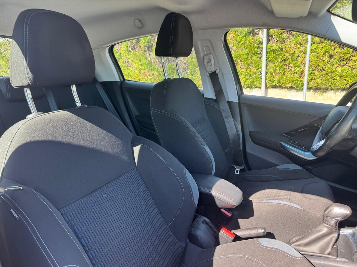 Peugeot 208 HDi 68 CV 5 porte Allure (10)