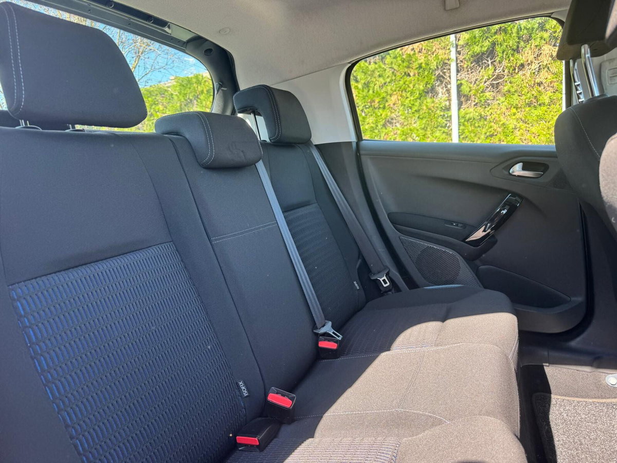 Peugeot 208 HDi 68 CV 5 porte Allure (11)