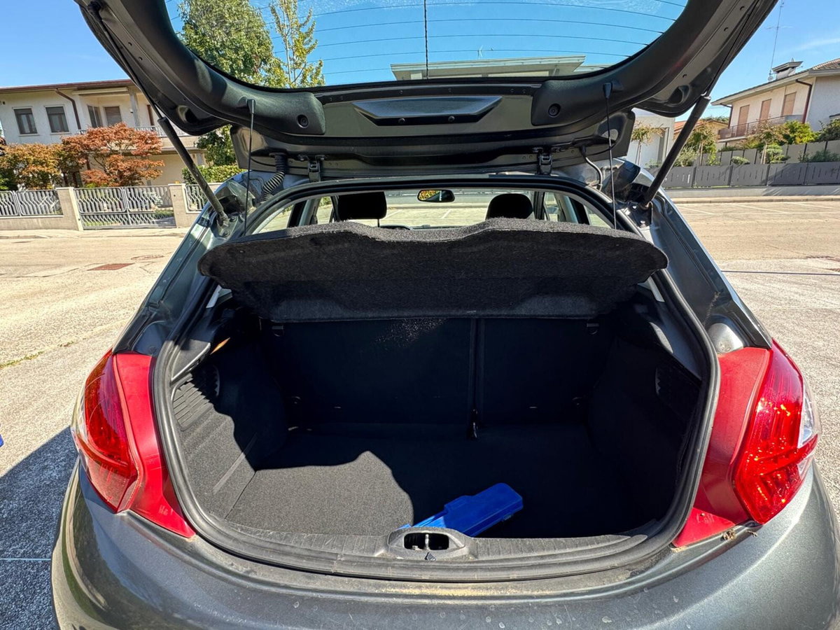 Peugeot 208 HDi 68 CV 5 porte Allure (13)
