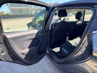 Peugeot 208 HDi 68 CV 5 porte Allure (14)