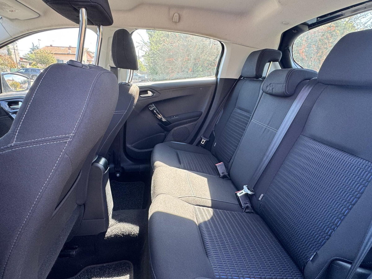 Peugeot 208 HDi 68 CV 5 porte Allure (15)