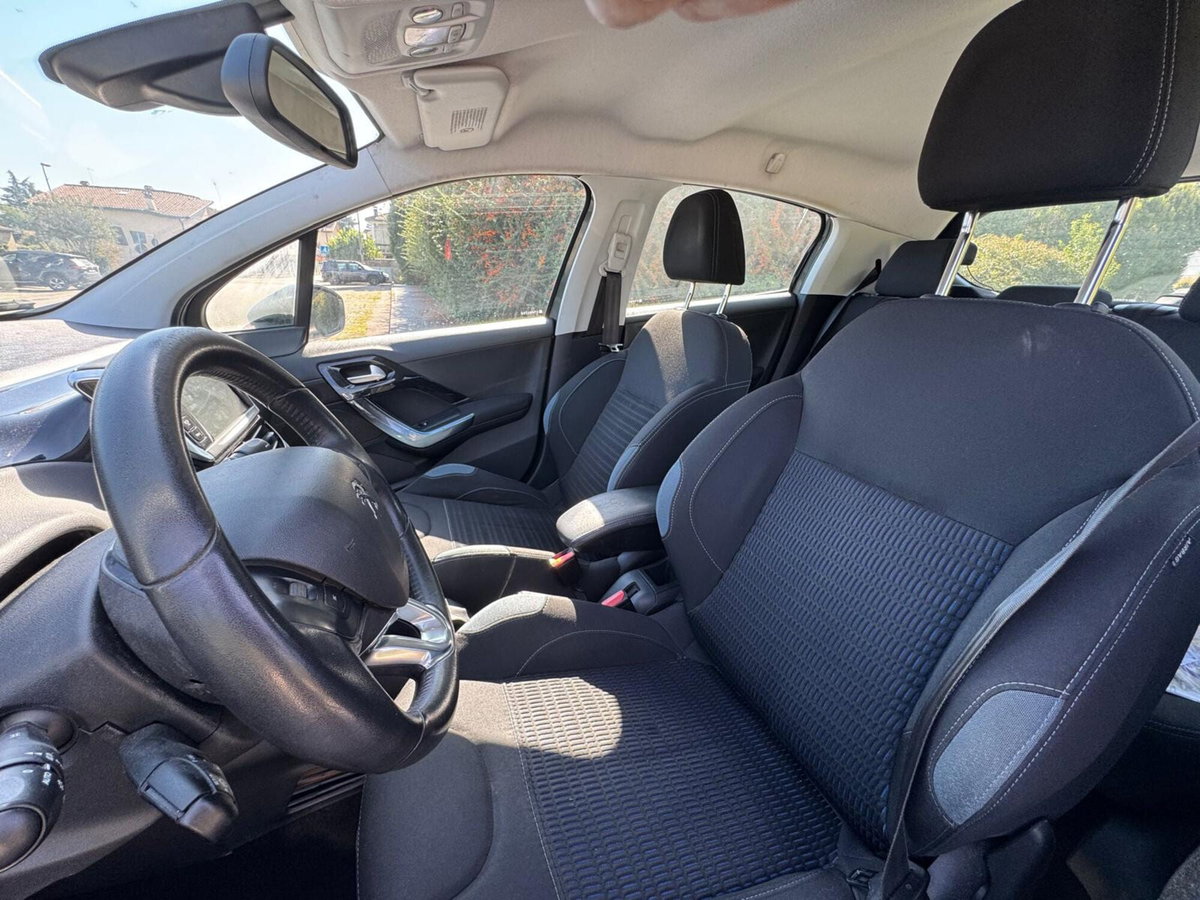 Peugeot 208 HDi 68 CV 5 porte Allure (19)