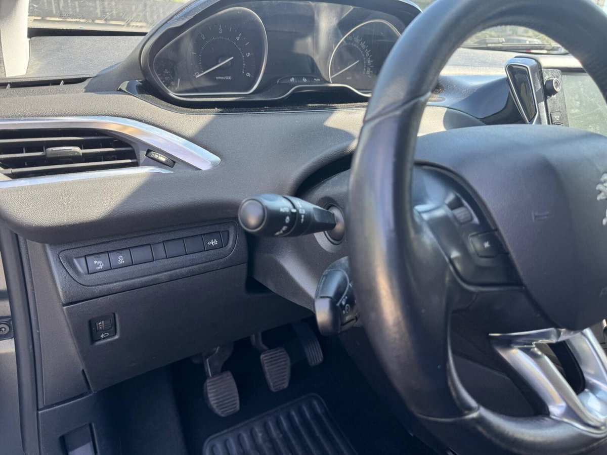 Peugeot 208 HDi 68 CV 5 porte Allure (20)