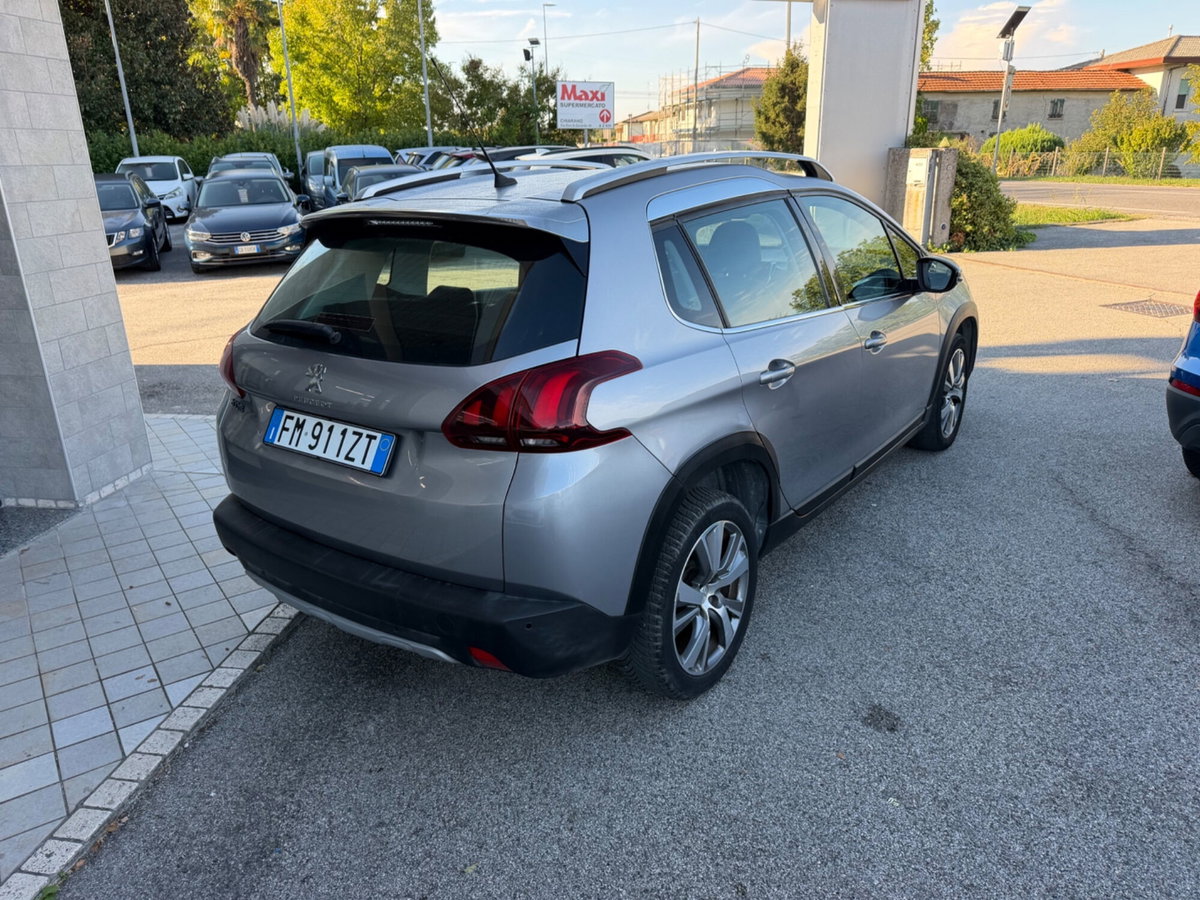 Peugeot 2008 Turbo 110 EAT6 S&S Black Matt (5)