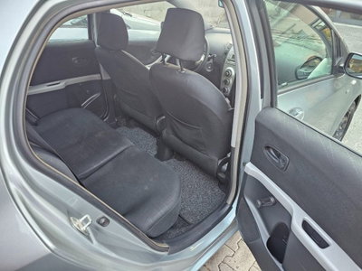 Toyota Yaris 1.D-4D 5 porte (14)