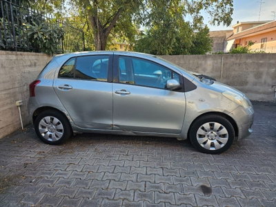 Toyota Yaris 1.D-4D 5 porte (2)