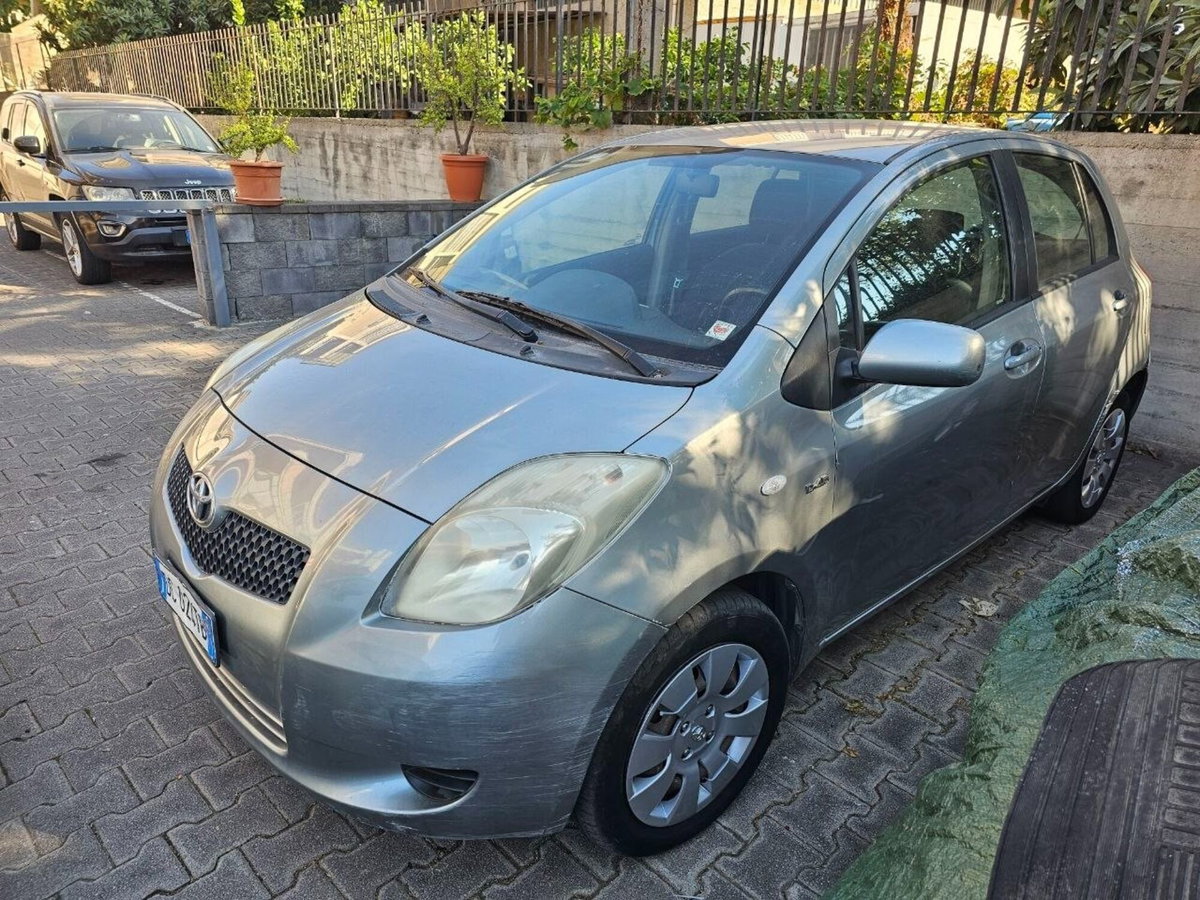 Toyota Yaris 1.D-4D 5 porte (3)