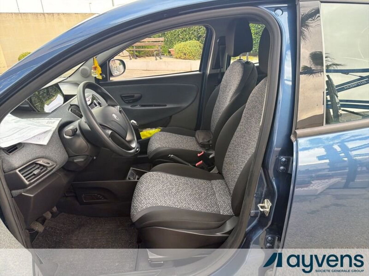 Lancia Ypsilon 1.0 FireFly 5 porte S&S Hybrid Silver Plus (13)