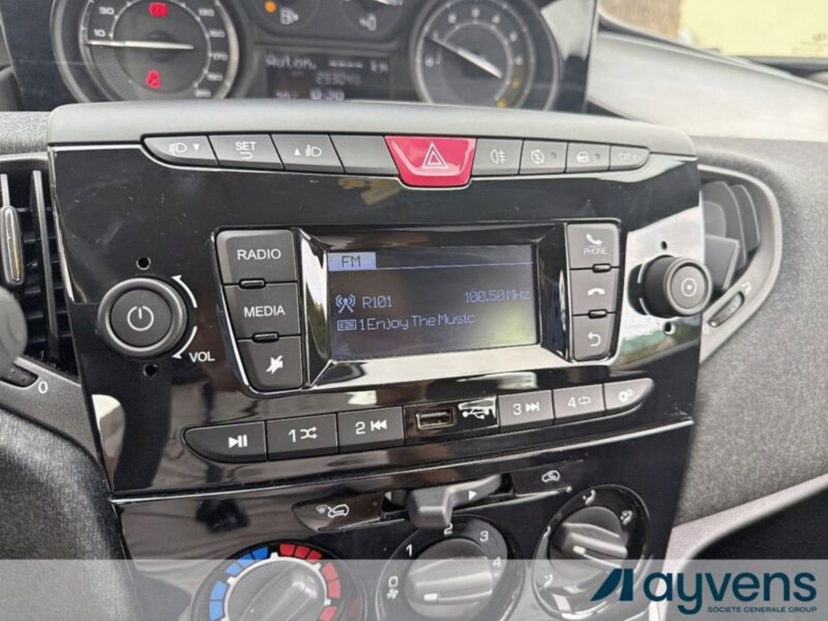 Lancia Ypsilon 1.0 FireFly 5 porte S&S Hybrid Silver Plus (15)