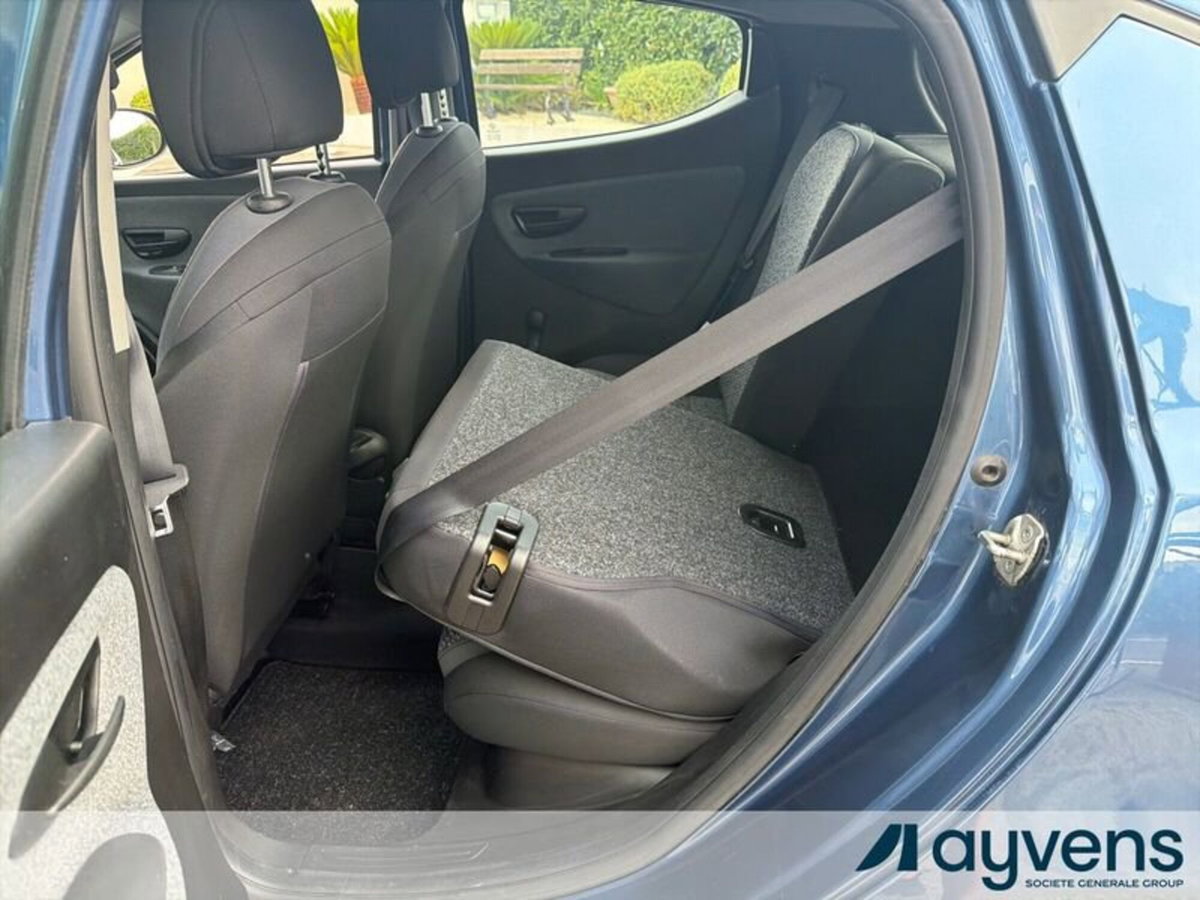 Lancia Ypsilon 1.0 FireFly 5 porte S&S Hybrid Silver Plus (19)