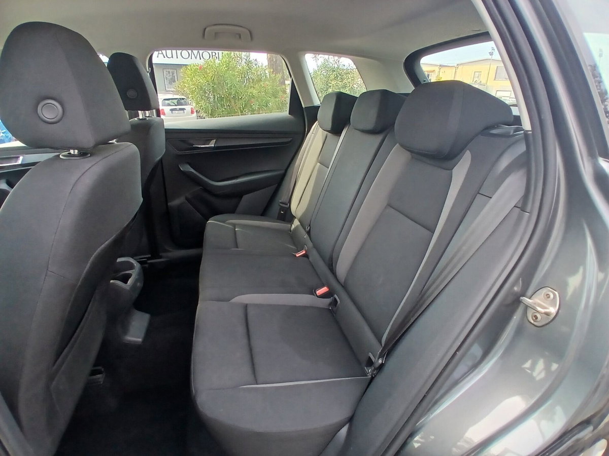 Skoda Karoq 1.0 TSI 110 CV Executive (18)