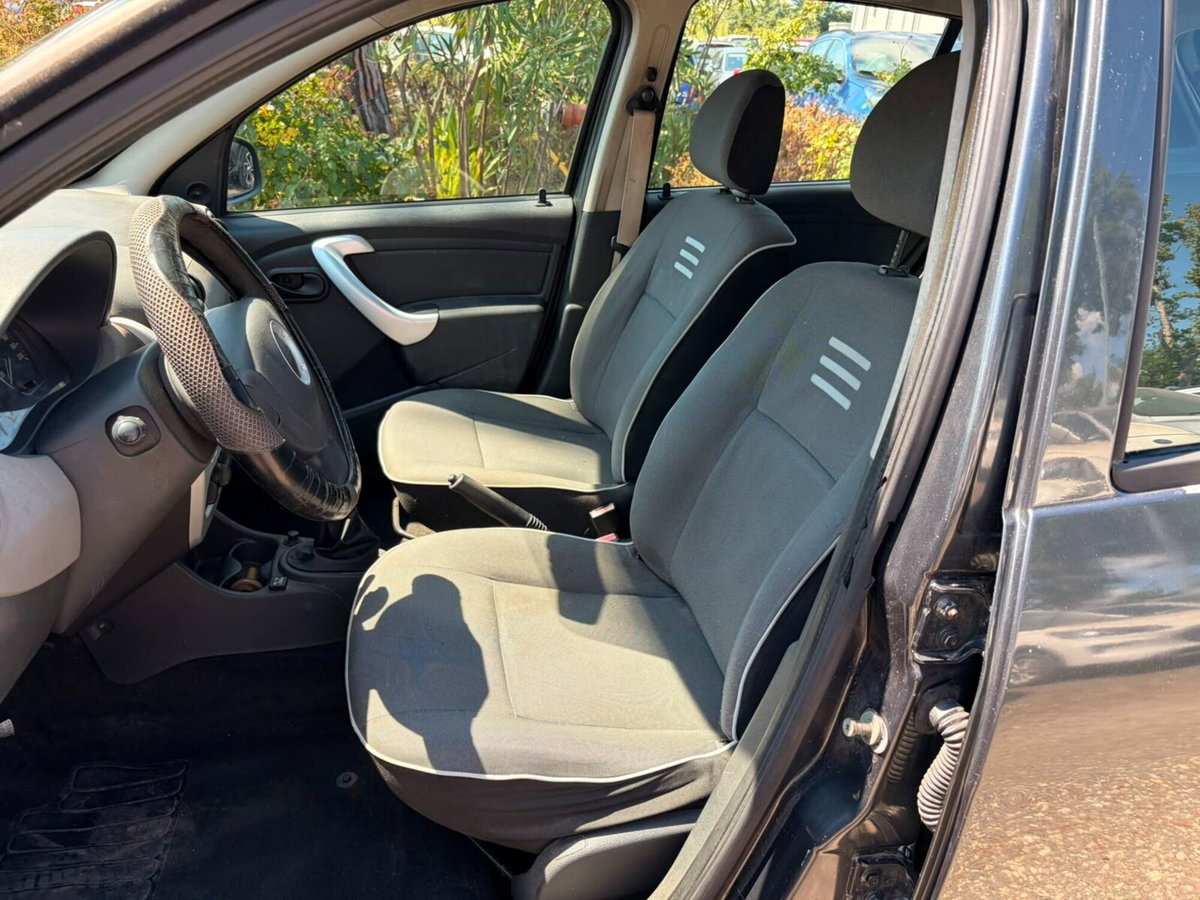 Dacia Sandero 1.2 16V GPL 75CV Embleme (9)