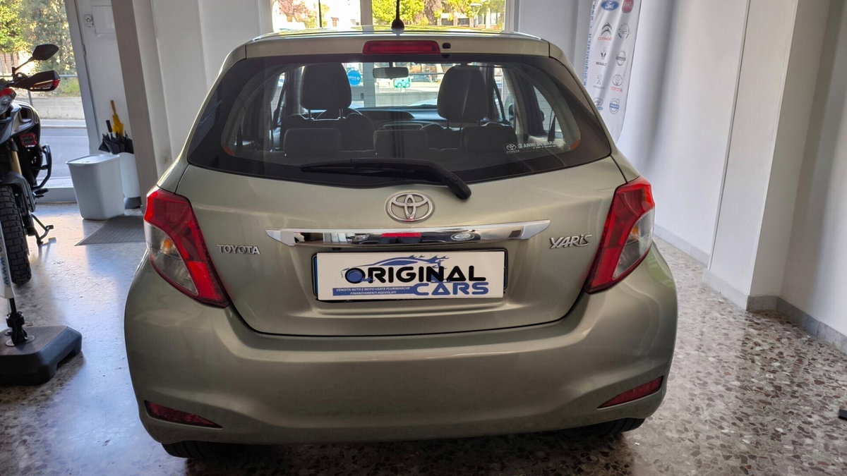 Toyota Yaris 1.D-4D DPF 5 porte Now (10)