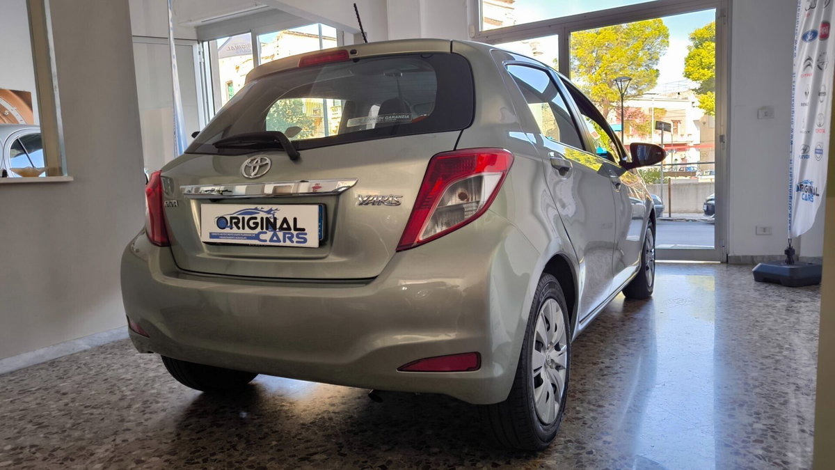 Toyota Yaris 1.D-4D DPF 5 porte Now (11)